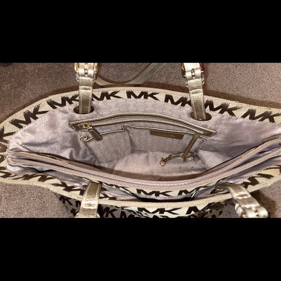 Michael Kors Logo Tote Bag - Picture 3 of 5